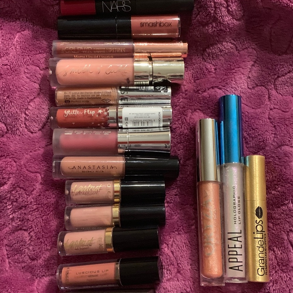 Lipstick and lipgloss sample bundle!